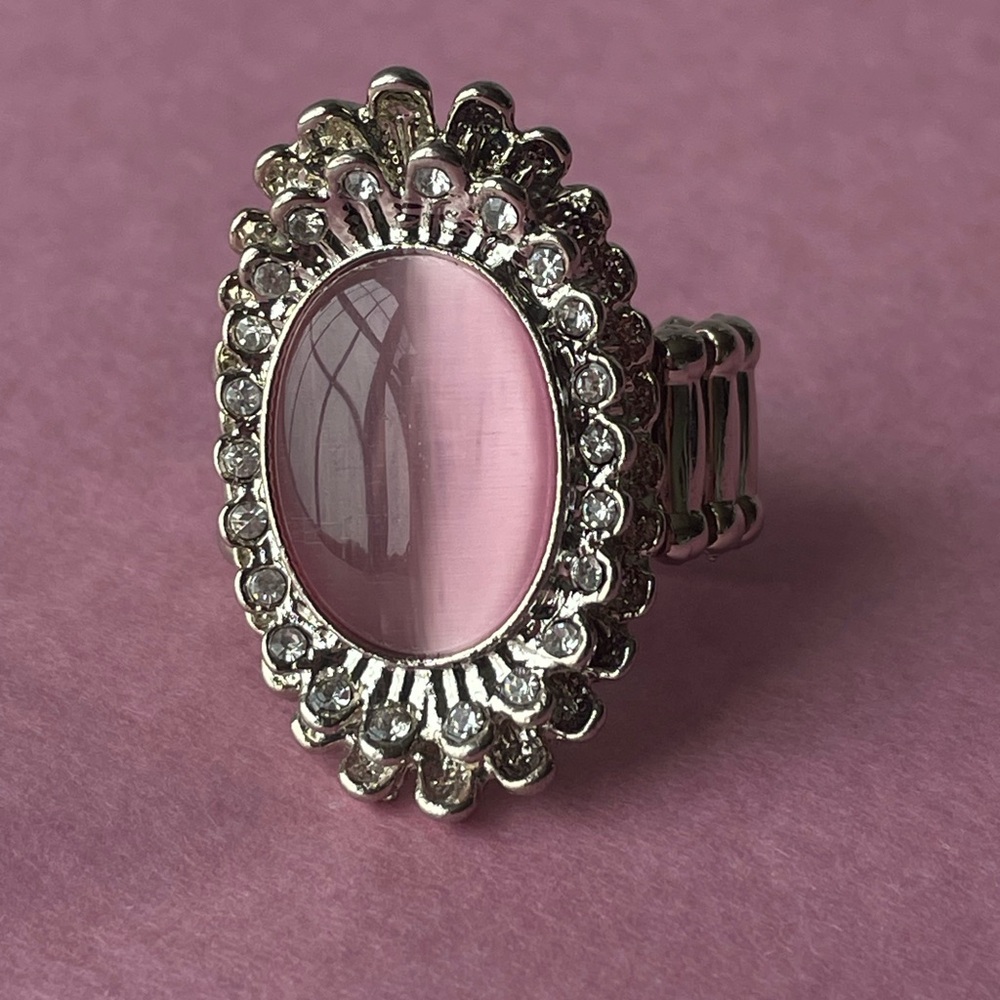 Pink Gemstone identified as Peruvian pink opal 1 inch around 
,